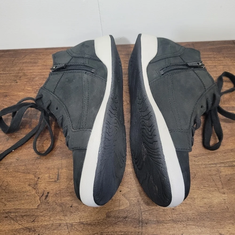 EUC Dansko Shoes Women's sz 39/7.5 US Onyx Milled Nubuck Low Top Zipper Shoes